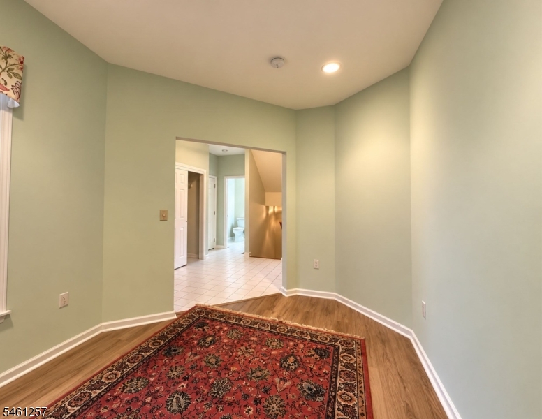 56 Westgate Dr Property Photo 6
