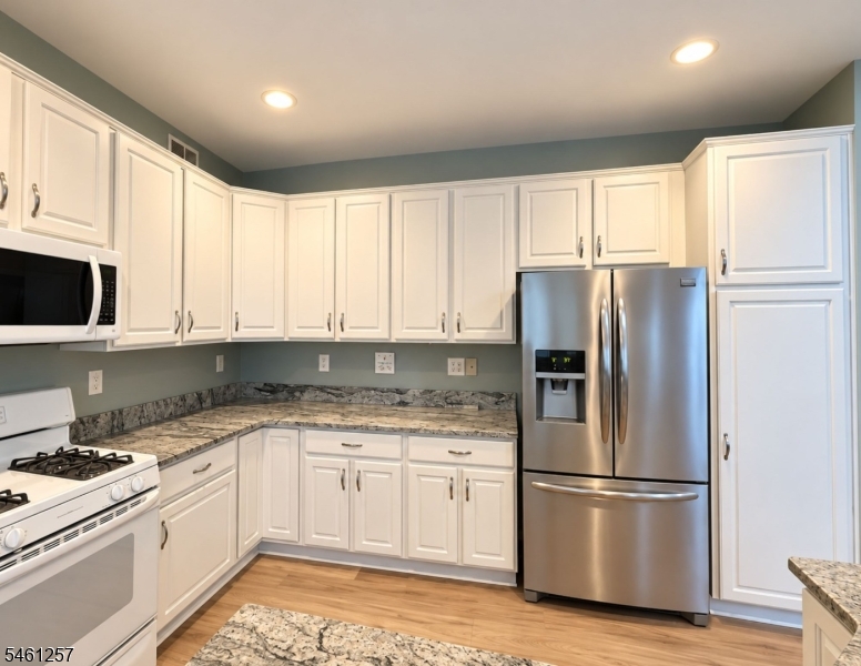 56 Westgate Dr Property Photo 10