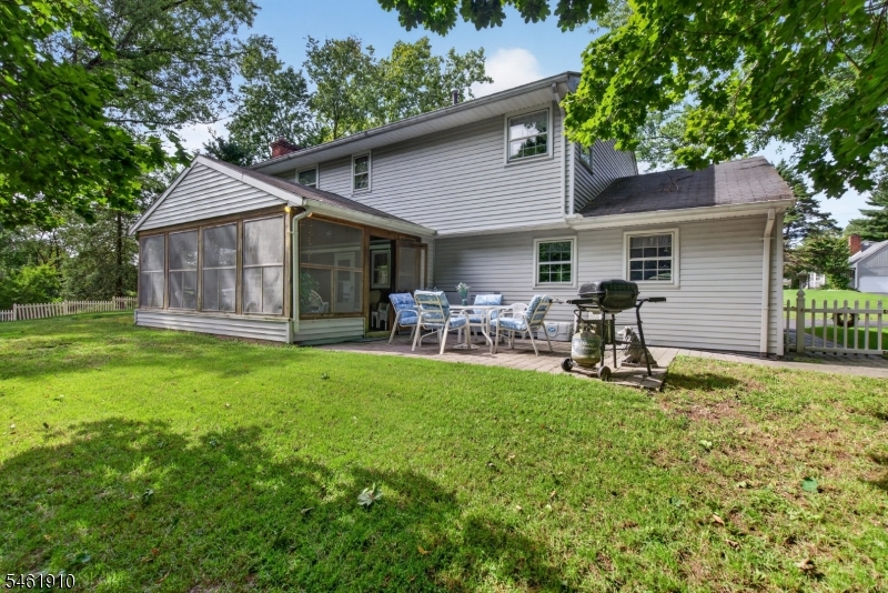 6 Redwood Dr Property Photo 8