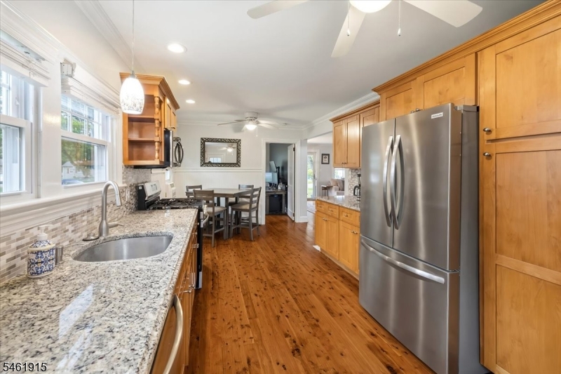 203 Pine St Property Photo 6