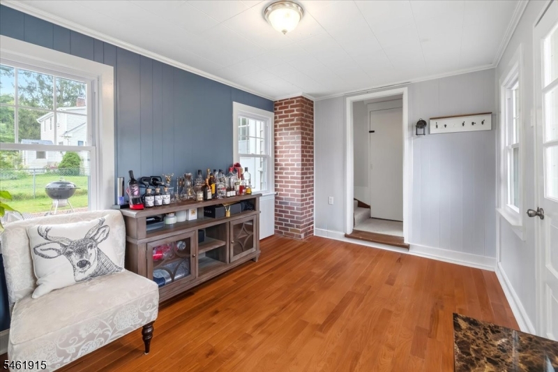 203 Pine St Property Photo 9