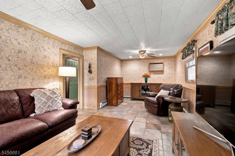 9 Melrose Ave Property Photo 4