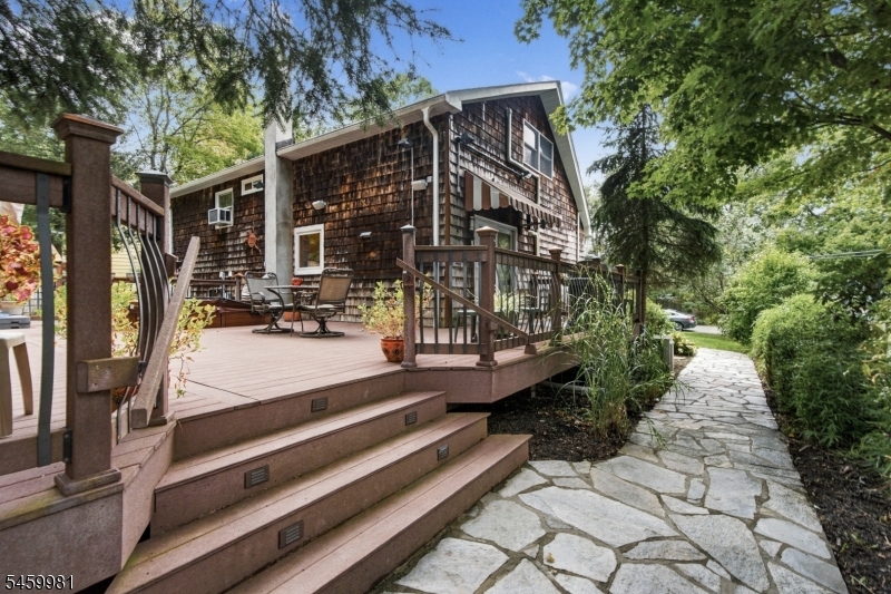 9 Melrose Ave Property Photo 27