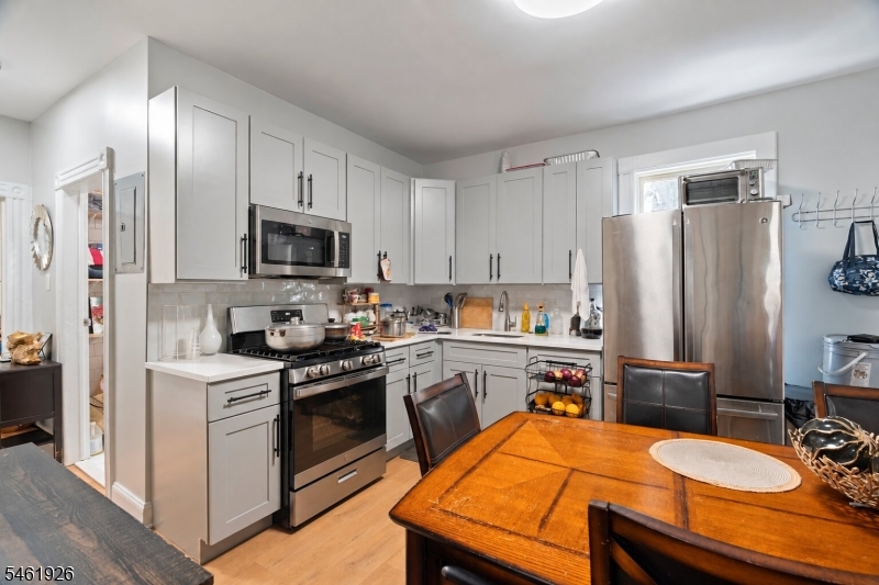 144 Spring St Property Photo 4