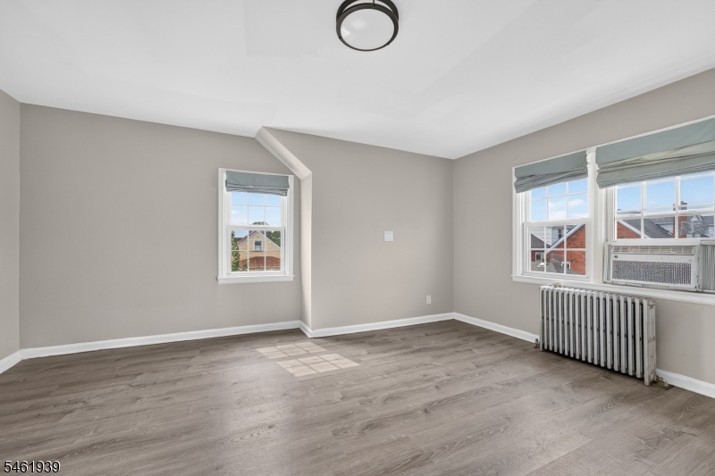 697 Roosevelt Ave Property Photo 5
