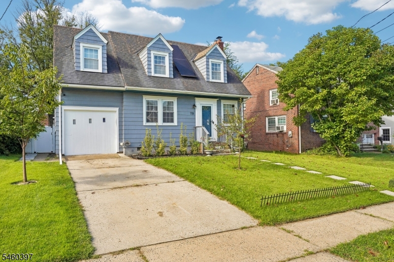 731 Mayflower Ave Property Photo 1