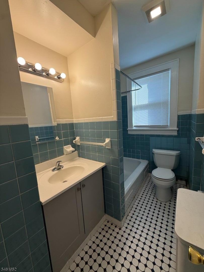 1010 Sheridan Ave 2f Property Photo 2