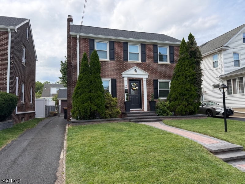 830 Travers St Property Photo 1