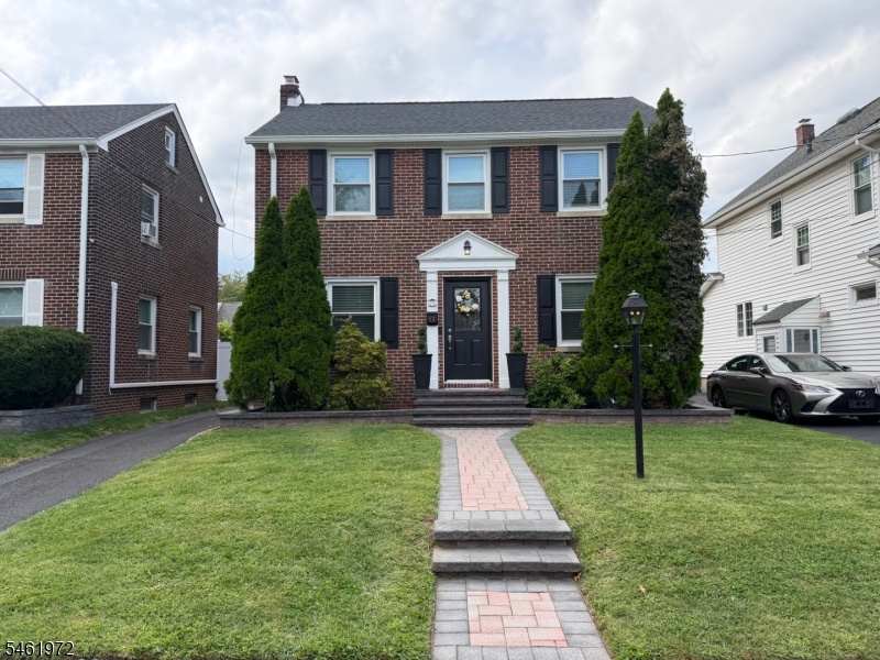 830 Travers St Property Photo 2