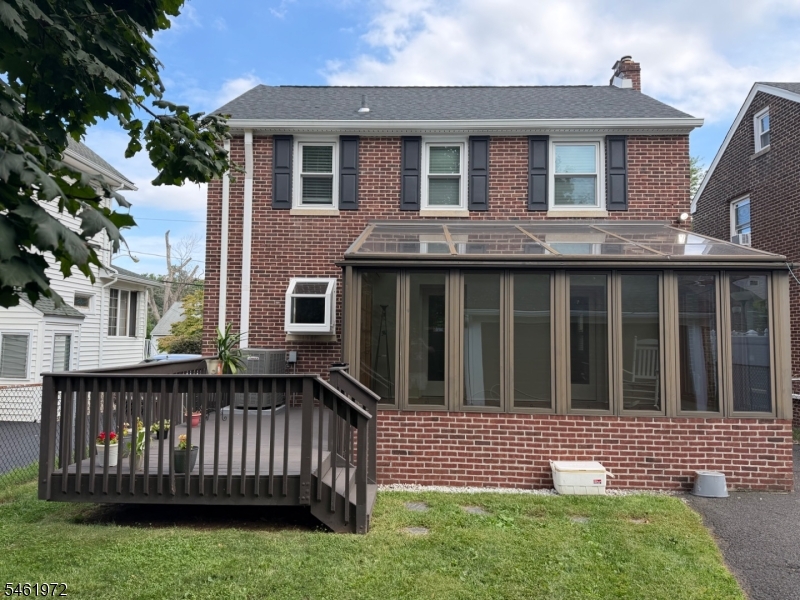830 Travers St Property Photo 3