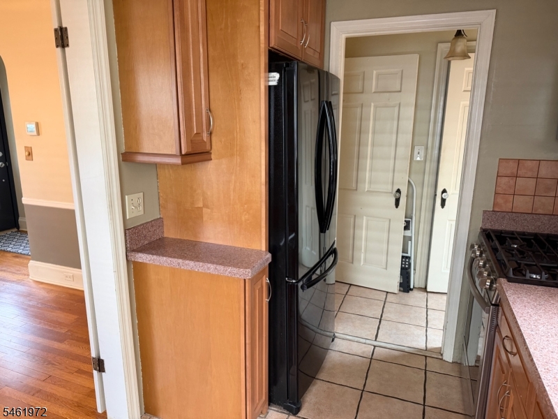 830 Travers St Property Photo 10