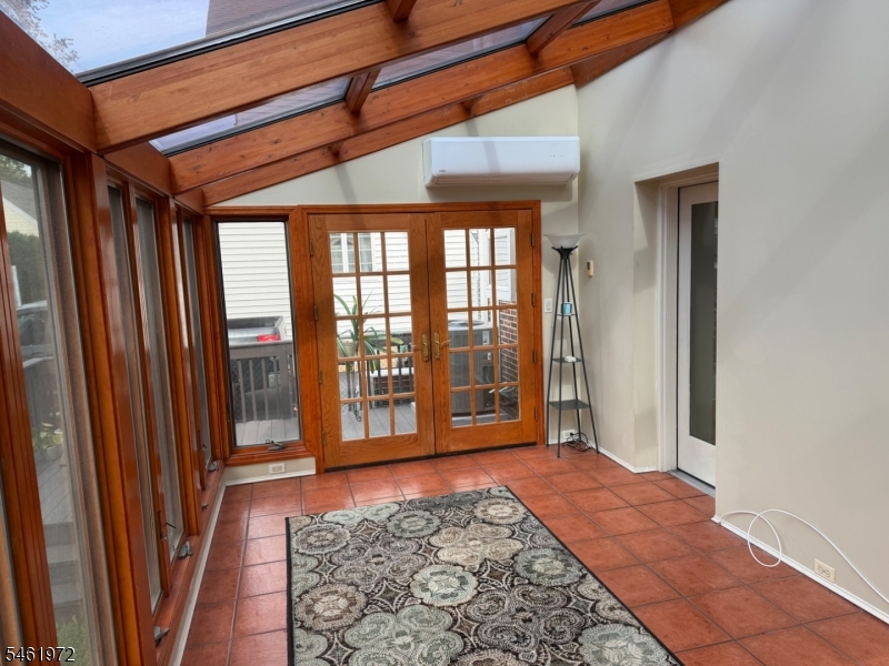 830 Travers St Property Photo 11