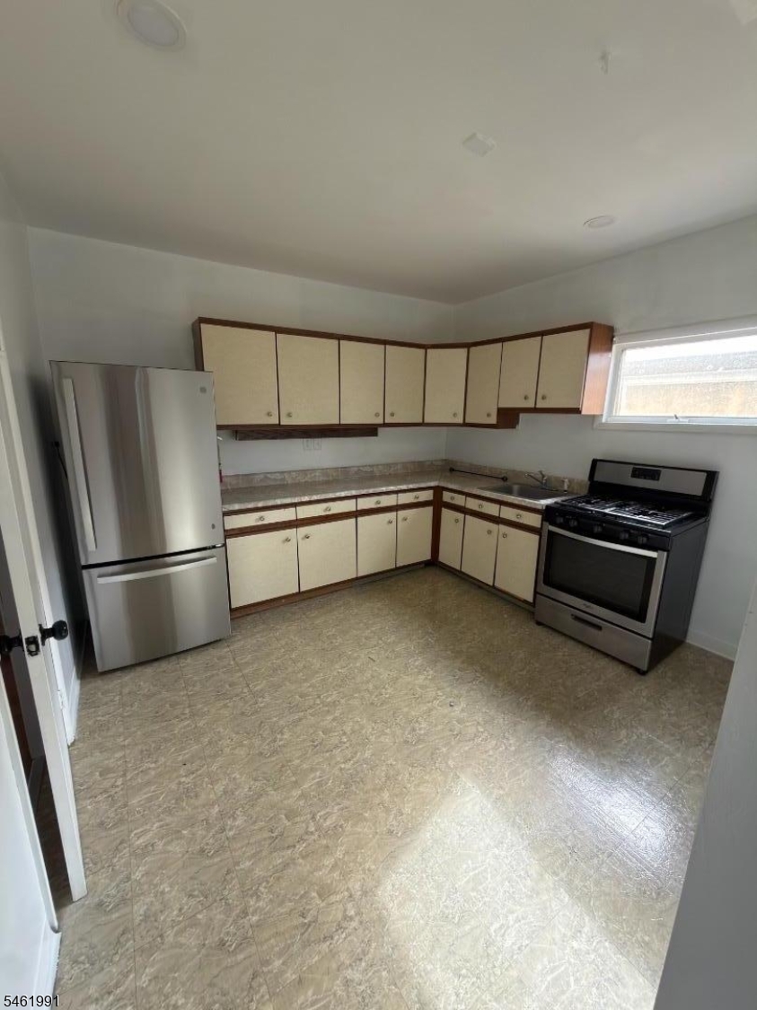141 Paterson Ave Property Photo 2