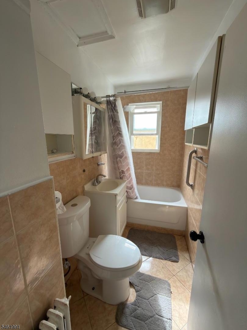 141 Paterson Ave Property Photo 6