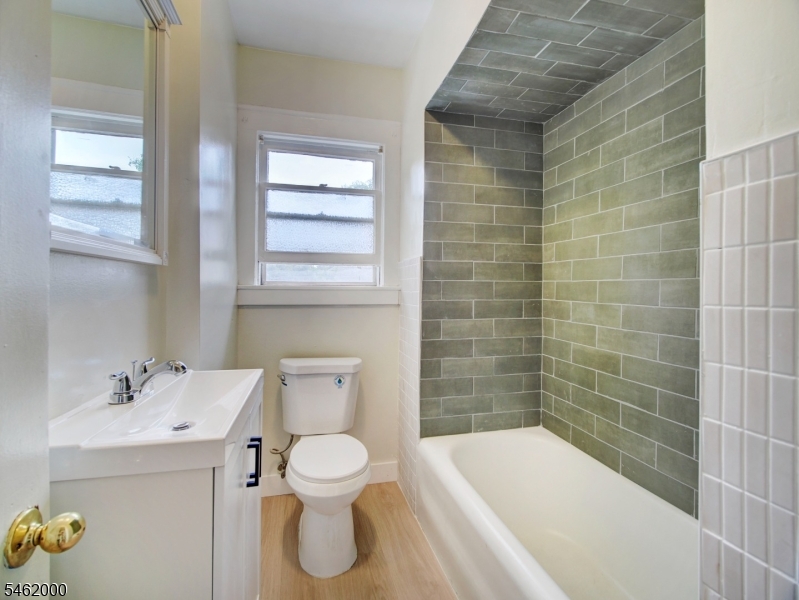10 Warman St Property Photo 12