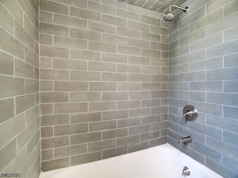 10 Warman St Property Photo 13