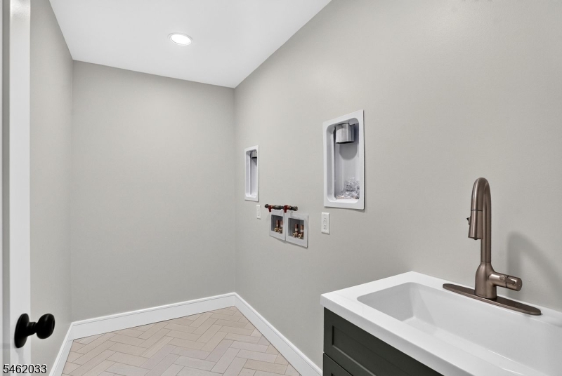 910 Minisink Way Property Photo 17