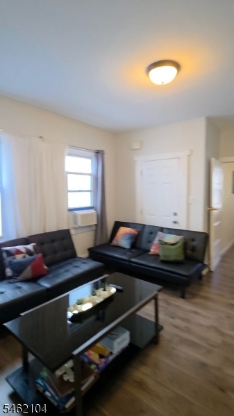 233 Pine St 1 Property Photo 3