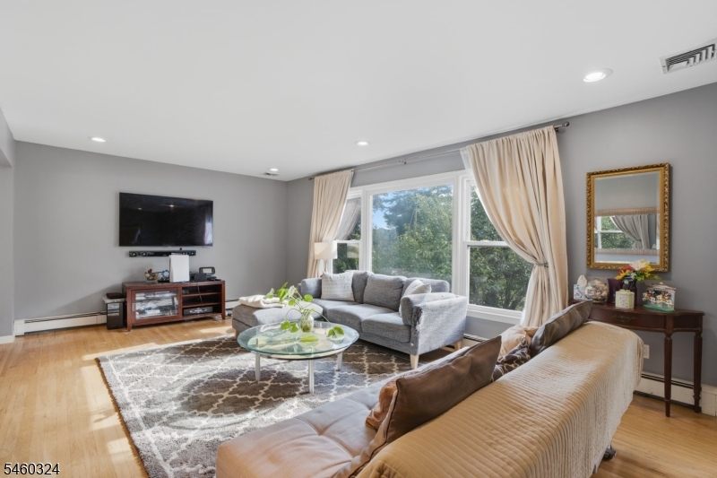 10 Rosemere Ave Property Photo 3