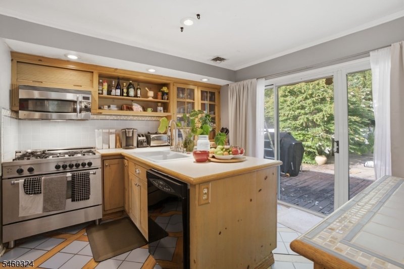 10 Rosemere Ave Property Photo 6