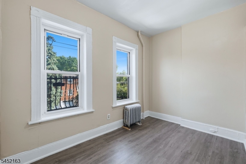 5 Monroe St 5 Property Photo 2