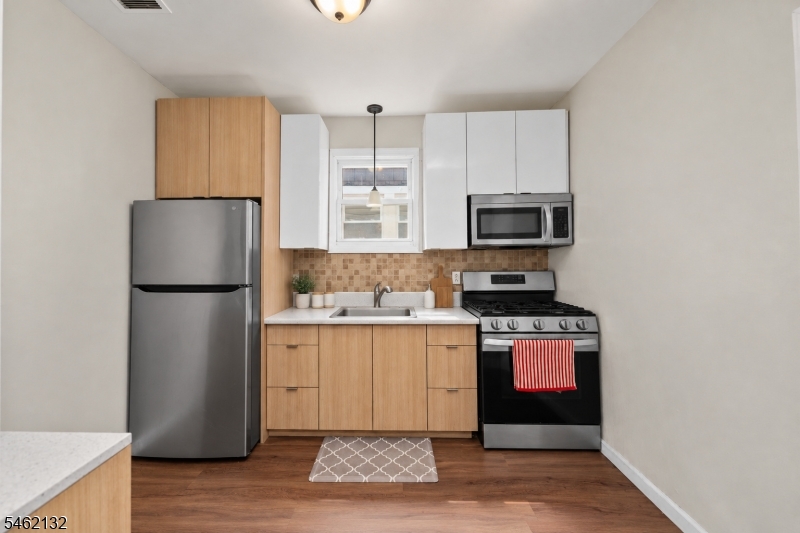 223 Devon St 2 Property Photo 1