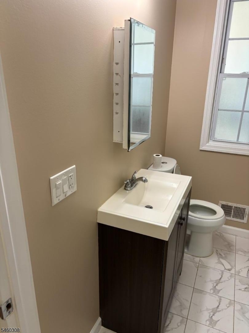 401 N Grove St Property Photo 4