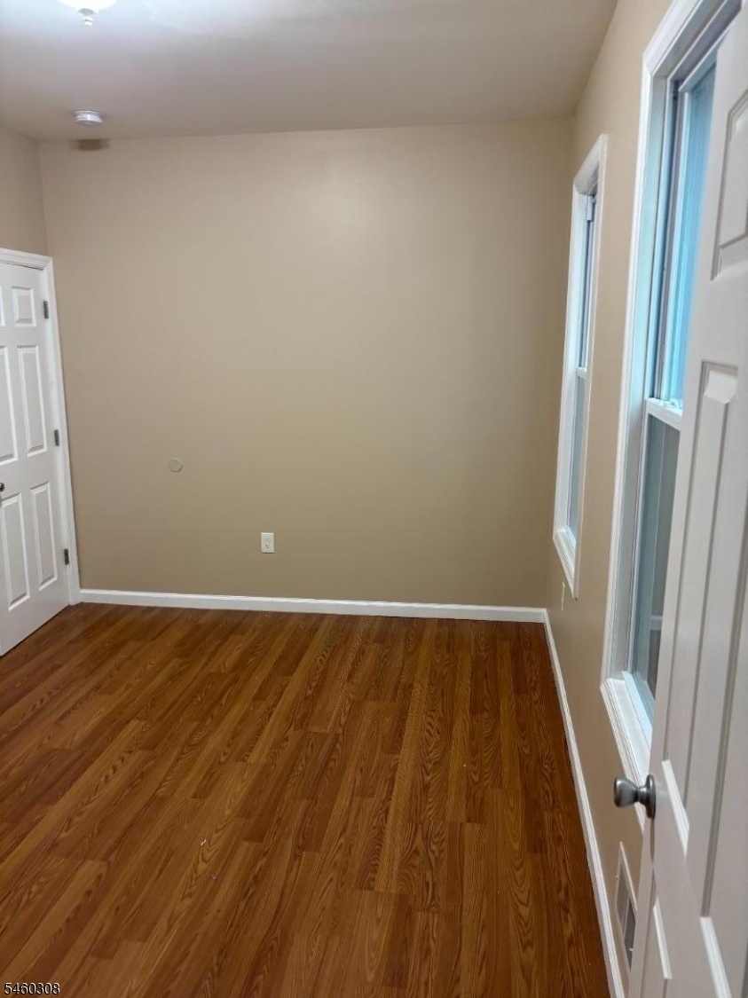 401 N Grove St Property Photo 9