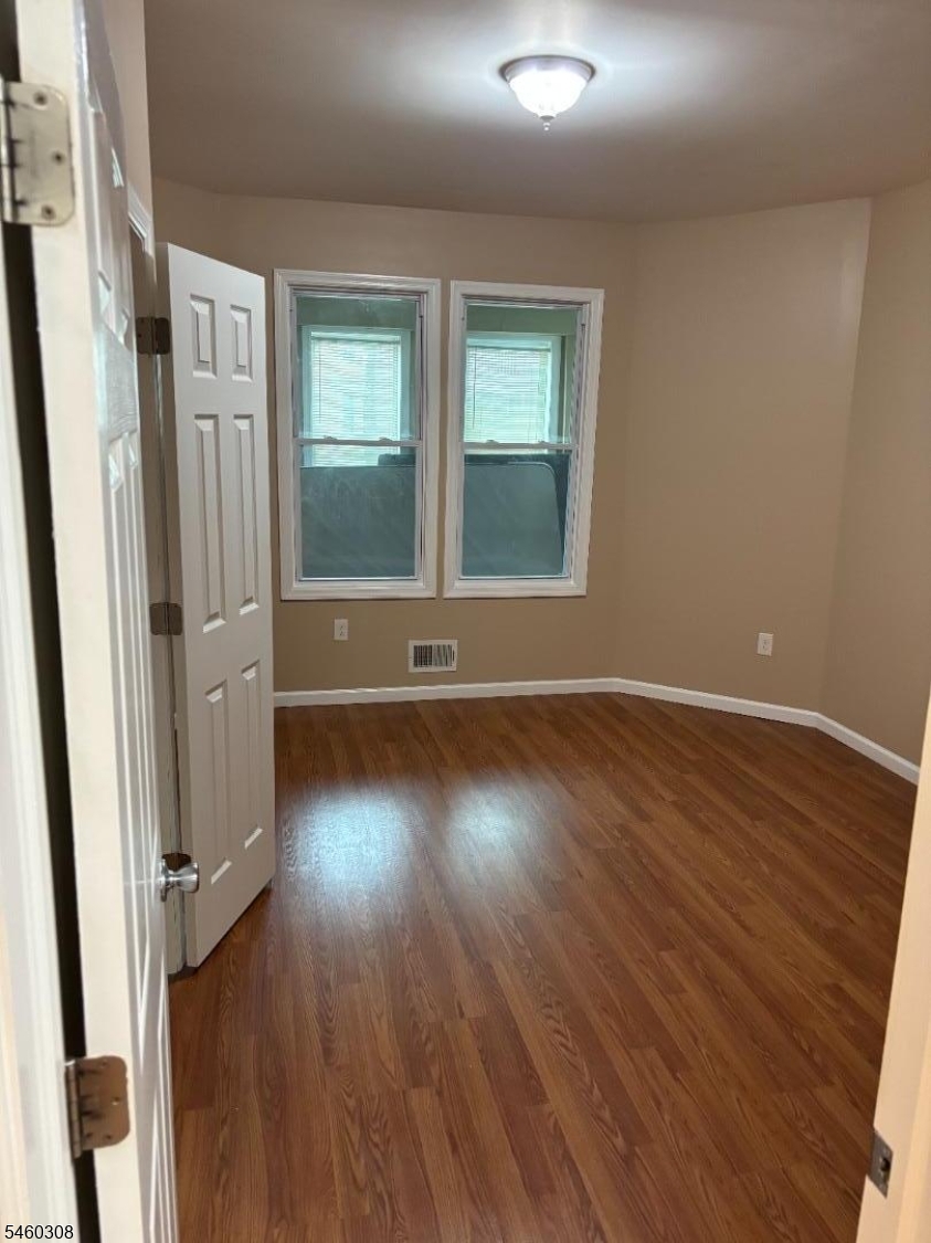 401 N Grove St Property Photo 15