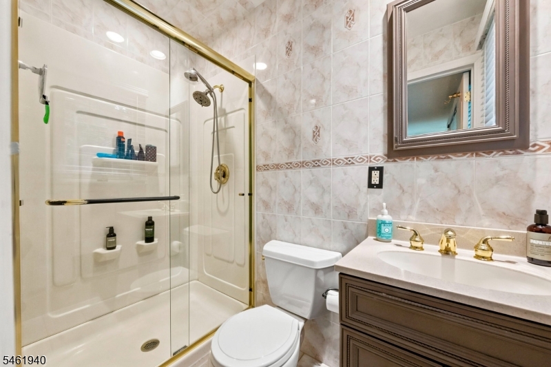 61 Geoffrey Way Property Photo 18