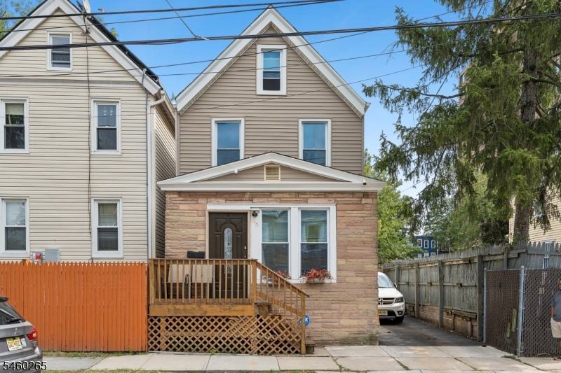 66 Oak Ave Property Photo 1