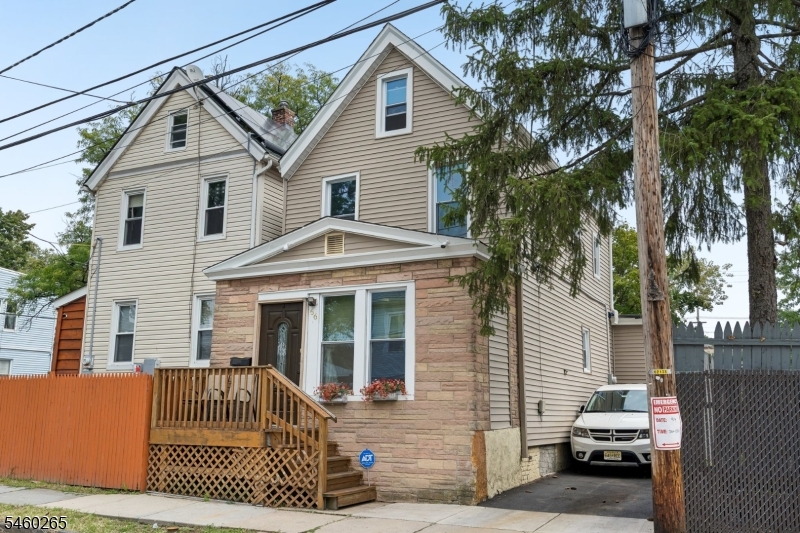 66 Oak Ave Property Photo 3