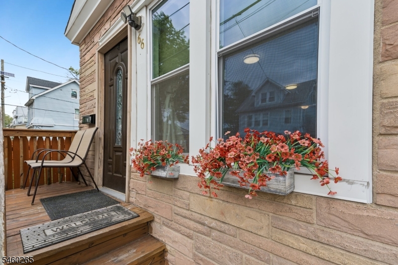 66 Oak Ave Property Photo 4