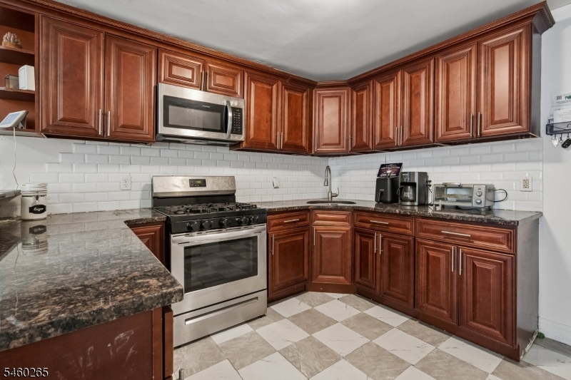 66 Oak Ave Property Photo 14