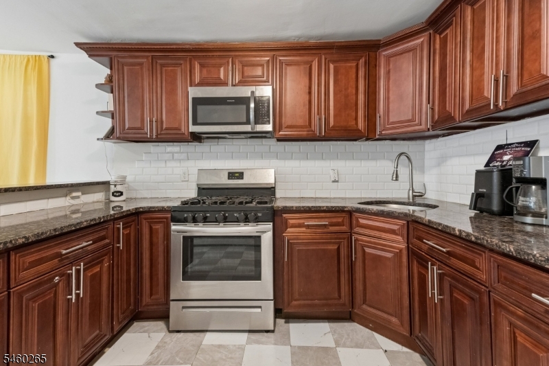 66 Oak Ave Property Photo 15