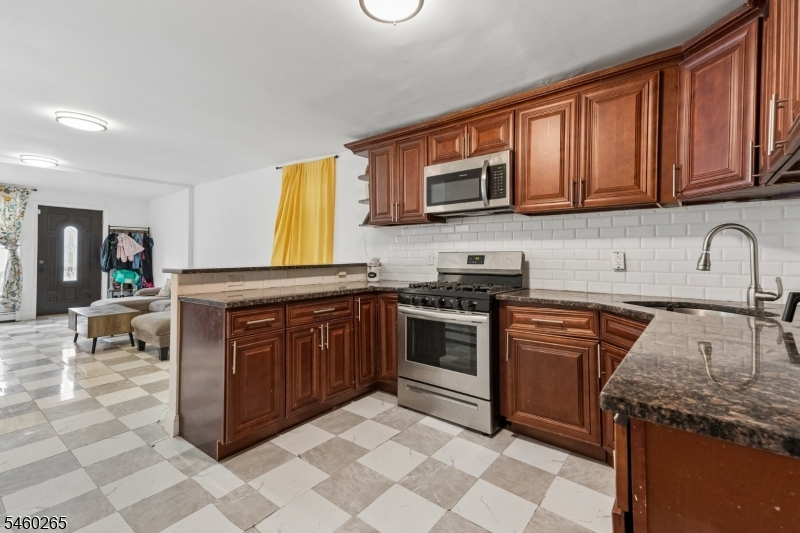 66 Oak Ave Property Photo 16