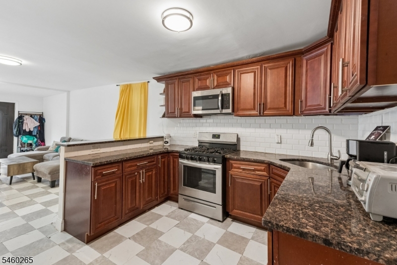 66 Oak Ave Property Photo 17