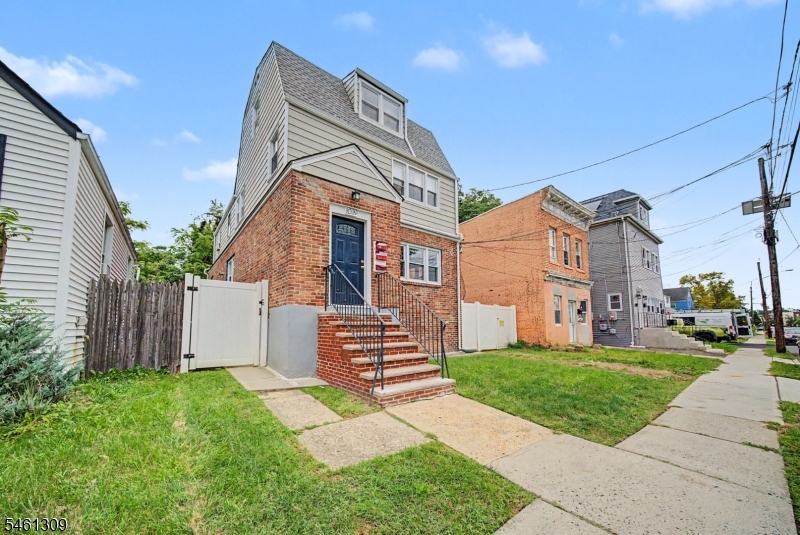 1019 Rivington St Property Photo 2