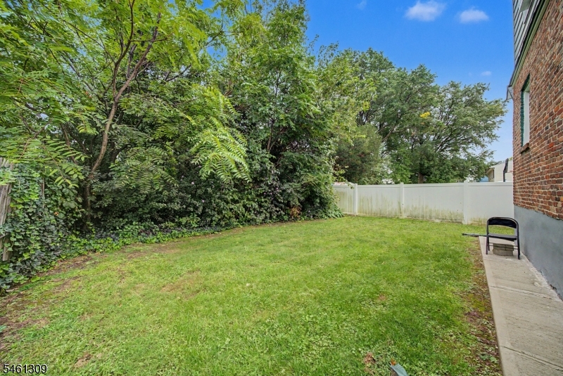 1019 Rivington St Property Photo 4