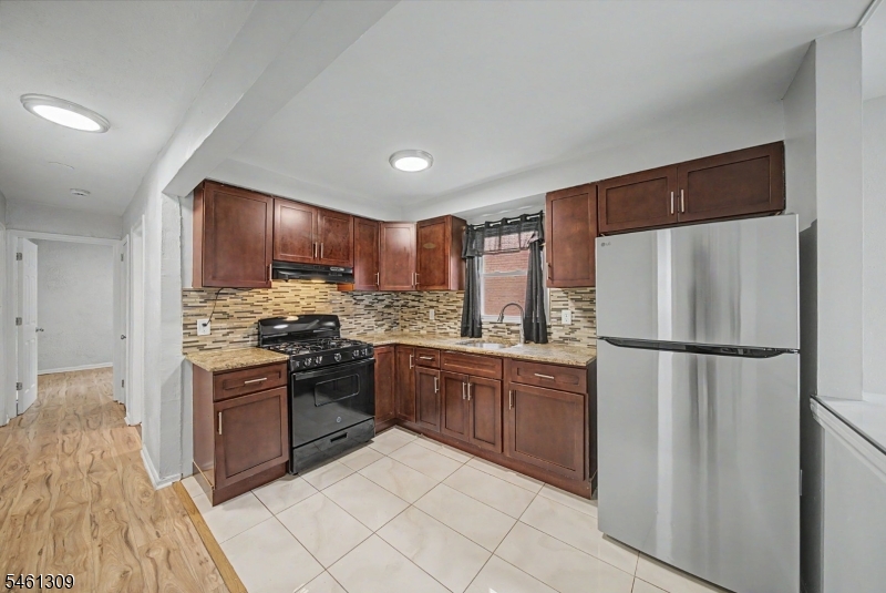 1019 Rivington St Property Photo 5