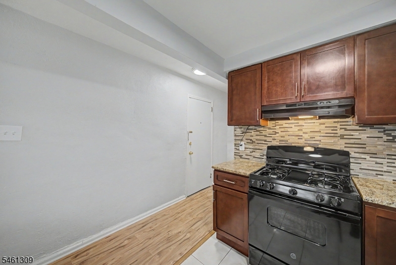 1019 Rivington St Property Photo 8