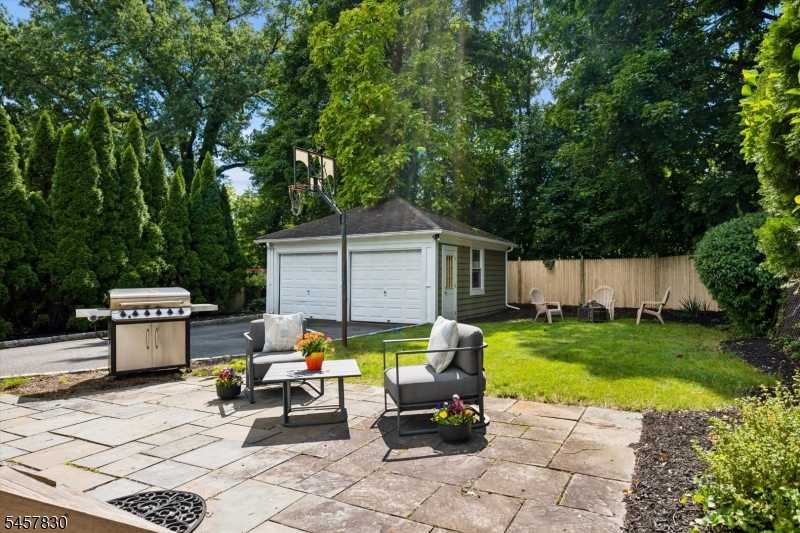 19 Fairview Ave Property Photo 40