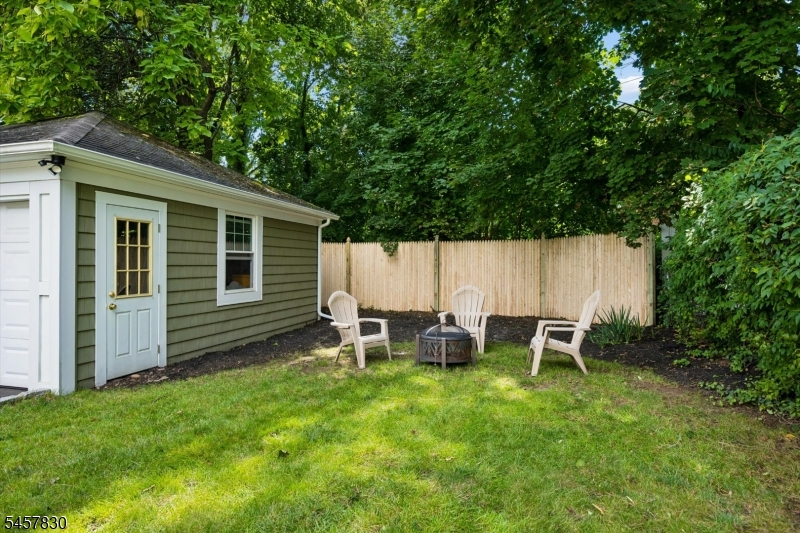 19 Fairview Ave Property Photo 41