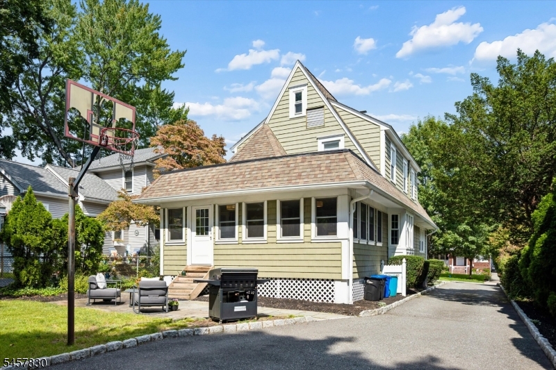 19 Fairview Ave Property Photo 43