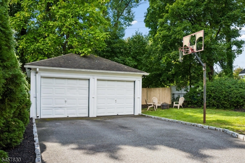 19 Fairview Ave Property Photo 44