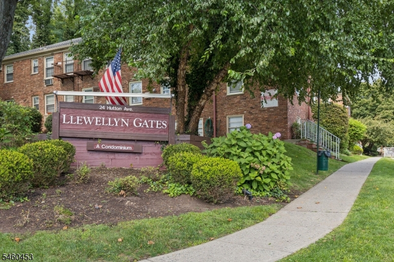 24 Hutton Ave 6
