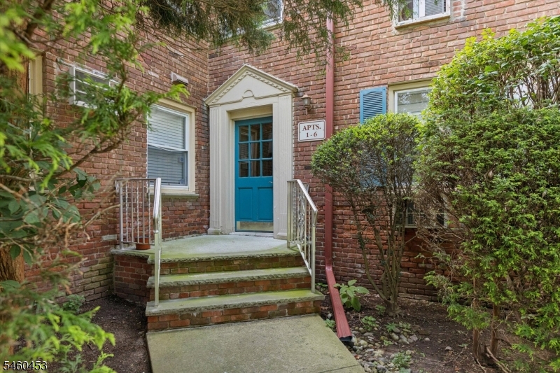 24 Hutton Ave 6 Property Photo 3