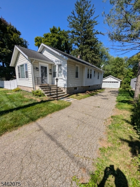 322 E Washington Ave Property Photo 1
