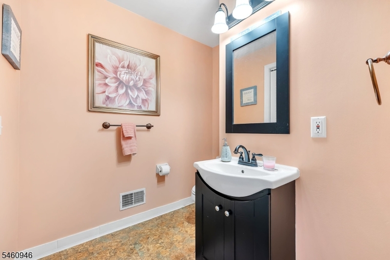 17 Beechmont Ter Property Photo 35