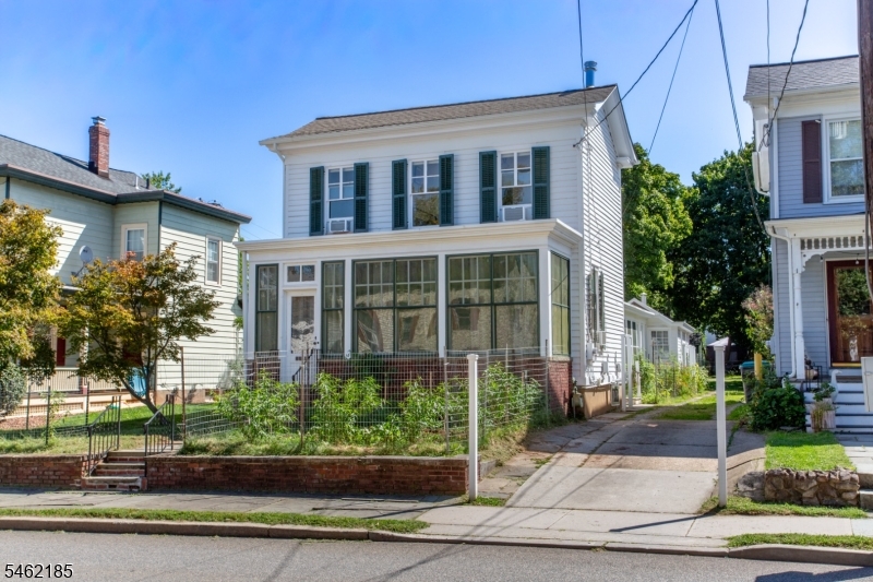 31 E Main St